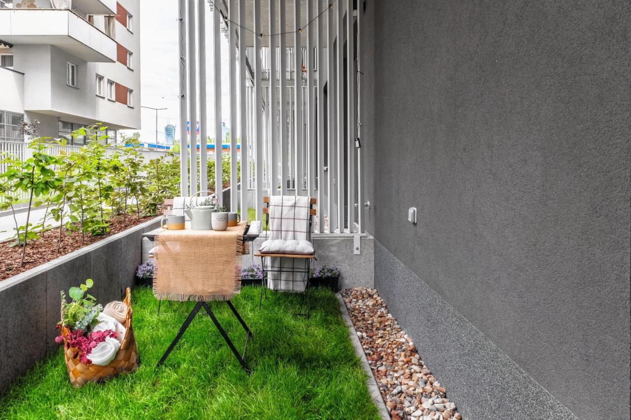 Mieszkanie Z Mini Ogrodkiem Hamak Brazylijski Varşovia Exterior foto